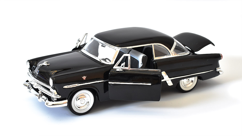 Ford USA Crestline Victoria 1953 1:24 - Welly