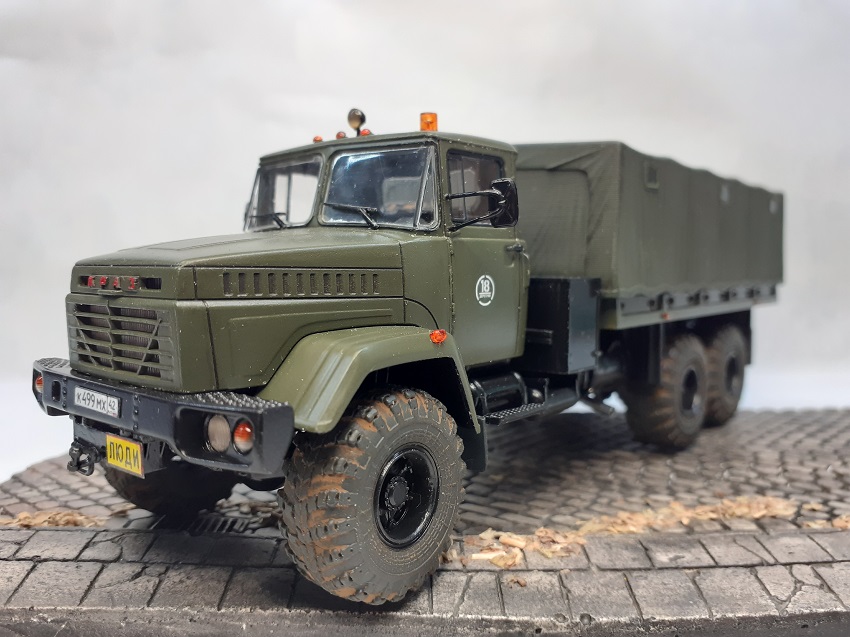 Stavebnice AVD - sestavený vzorek modelu KRAZ-260 s plachtou pozdní verze