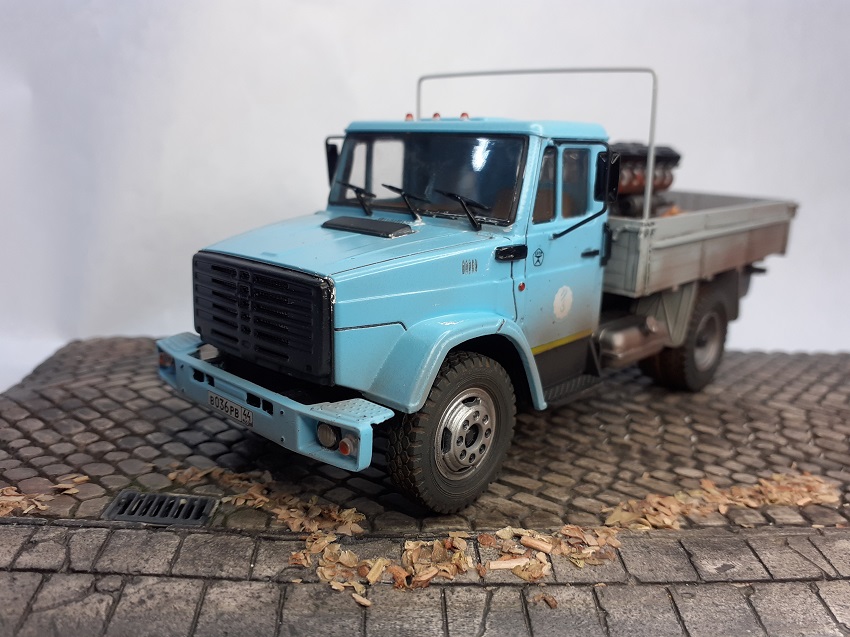 Stavebnice AVD - sestavený vzorek modelu ZIL-4333