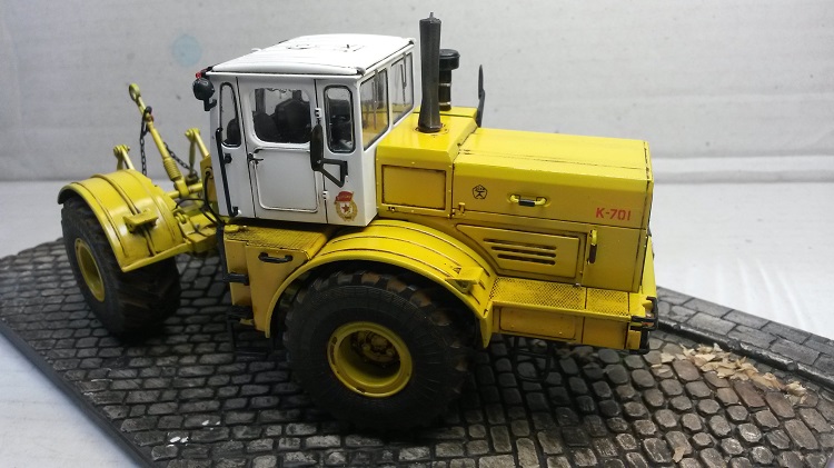 Stavebnice AVD - sestavený vzorek modelu Traktor K-701 Kirovec