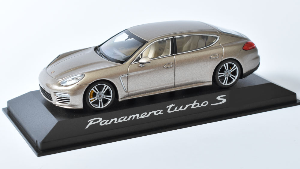 Porsche Panamera Turbo S 2013 1:43 Minichamps