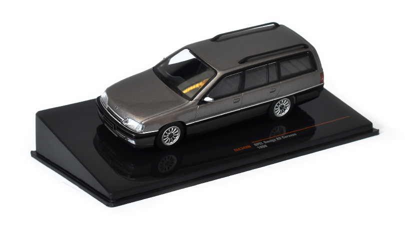 Opel Omega A2 Caravan 1:43 - IXO Models 