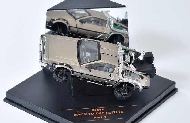 DeLorean DMC-12 Back to the Future II 1:43 - VITESSE