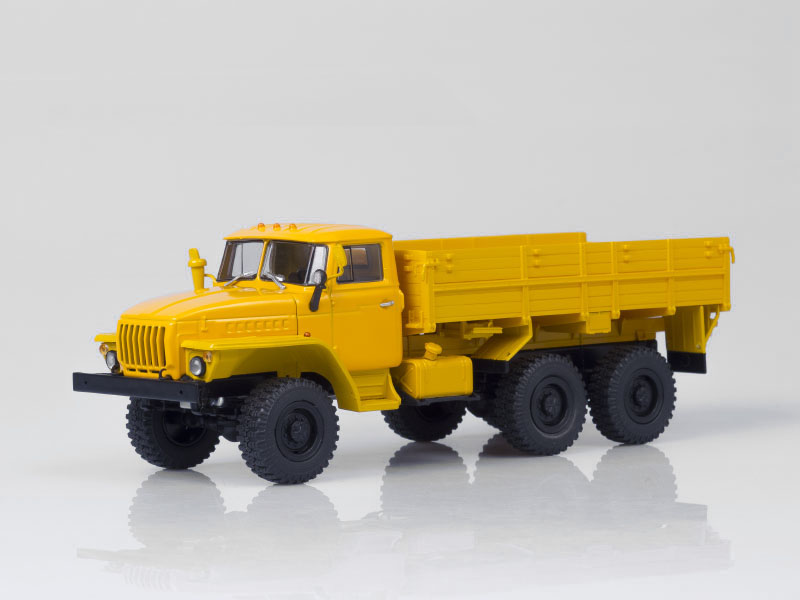 URAL-43202 6x6 (pneu O-47A) 1:43 - Avtoistoria