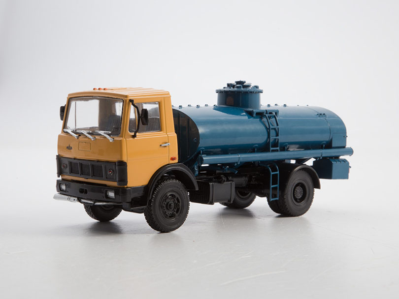 MAZ-5337 AC-9 cisterna - Avtoistoria 1:43