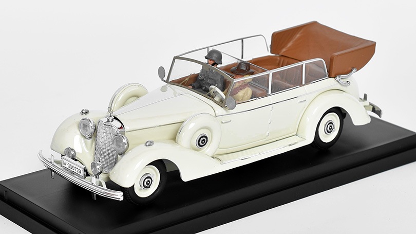 Mercedes-Benz 770K 1938 s figurkami Evy Braunové a strážného 1:43 - Rio Models