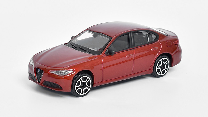 Alfa Romeo Giulia 2015 1:43 - Bburago