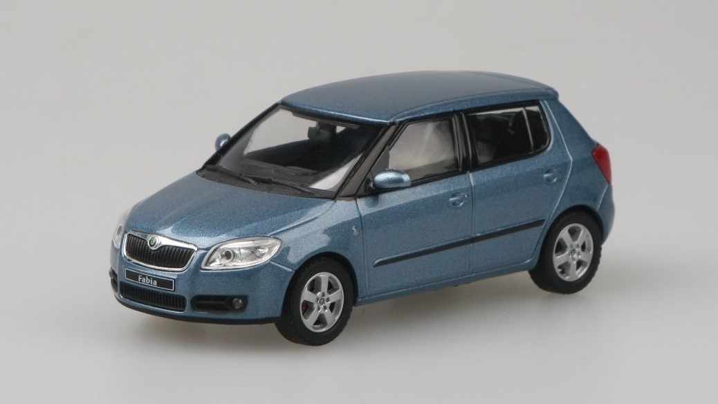 Škoda Fabia 2 Šedá Satin Metalíza 1:43 - Abrex - Speciální edice s nálepkami