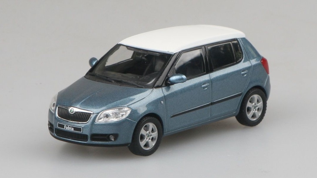 Škoda Fabia 2 Šedá Satin Metalíza 1:43 - Abrex - Speciální edice s nálepkami