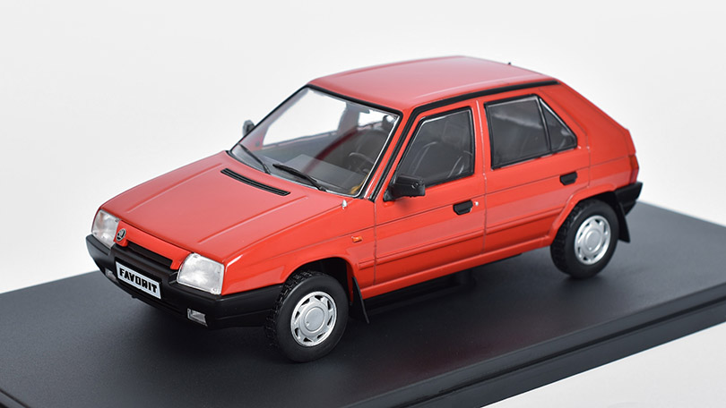 Škoda Favorit červená 1:24 - WhiteBox