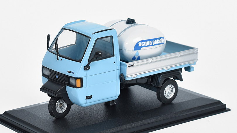 Piaggio Ape TM P 703 Trasporto Acqua 1984 1:32 - Italeri