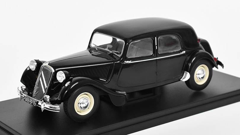 Citroen Traction 15-SIX 1953 1:24 - Hachette časopis s modelem