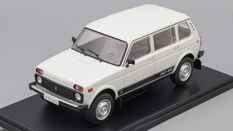 NIVA VAZ 2131 LADA 1:24 - Hachette časopis s modelem