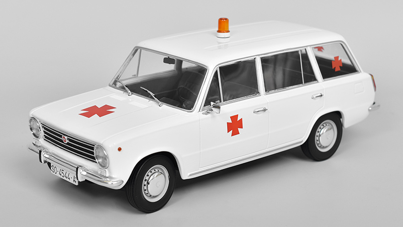 LADA FIAT 124 Familiare Ambulance 1968 1:18 -TRIPLE9