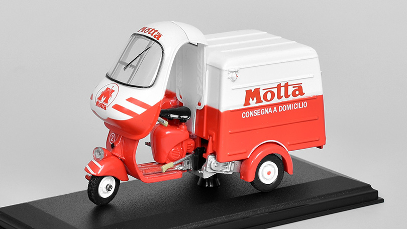 Piaggio Ape B150 Furgone Pubblicitario Motta 1954 1:32 - Italeri