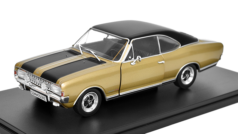 Opel Commodore A GS/E Coupe 1:24 - WhiteBox 