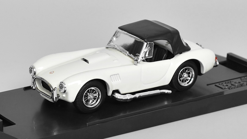 AC Shelby Cobra Spyder 1962 bílá 1:43 - Model box