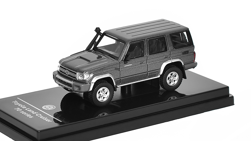 Toyota Land Cruiser 76 2014 tmavě šedá 1:64 - PARAGON Models