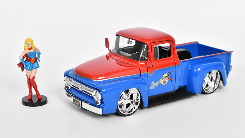 Ford F-100 Pick-up 1956 s figurkou Supergirl 1:24 - Jada Toys