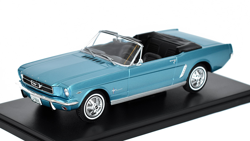 Ford Mustang Convertible 1:24 - WhiteBox 