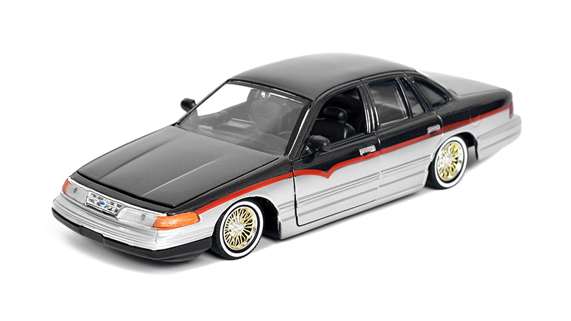 Ford Crown Victoria 1993-1997 1:24 - MOTORMAX 