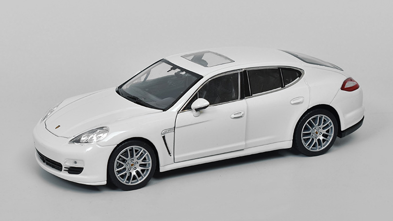 Porsche Panamera S 1:24 - Welly