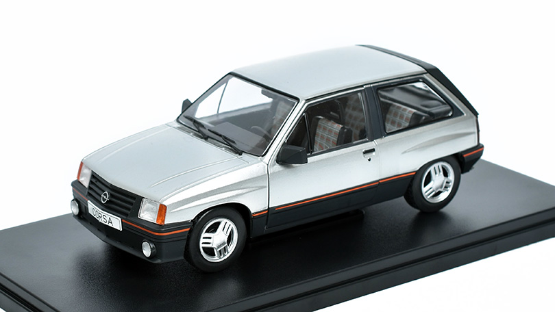 Opel Corsa A SR 1:24 - WhiteBox 