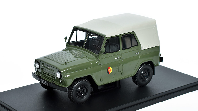 UAZ 469 NVA 1:24 - WhiteBox