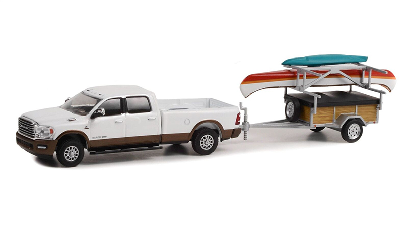 RAM 2500 Limited Longhorn 2022 + Kánoe a přívěs 1:64 - GreenLight