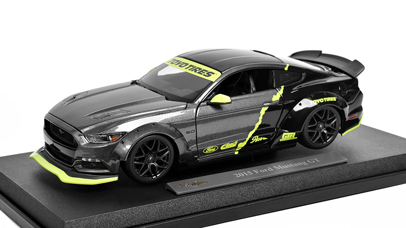 Ford Mustang GT 2015 Toyo Tires 1:18 - Maisto 