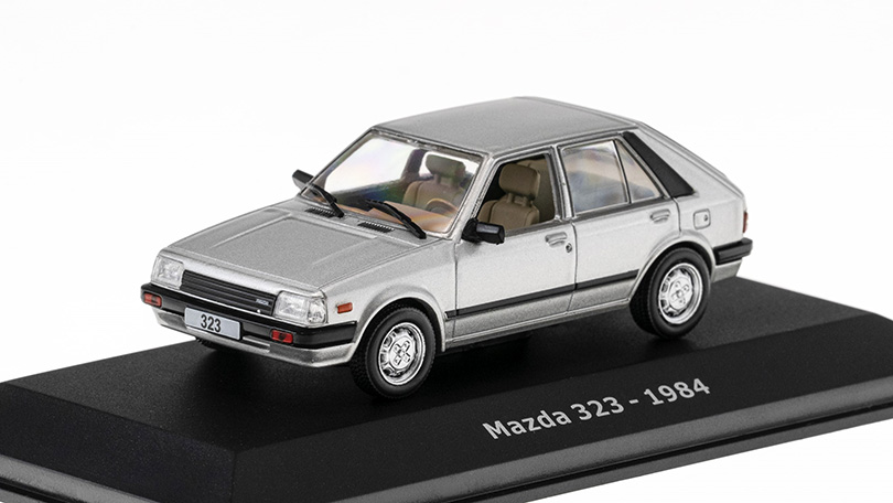 Mazda 323 1984 1:43 - Hachette časopis s modelem