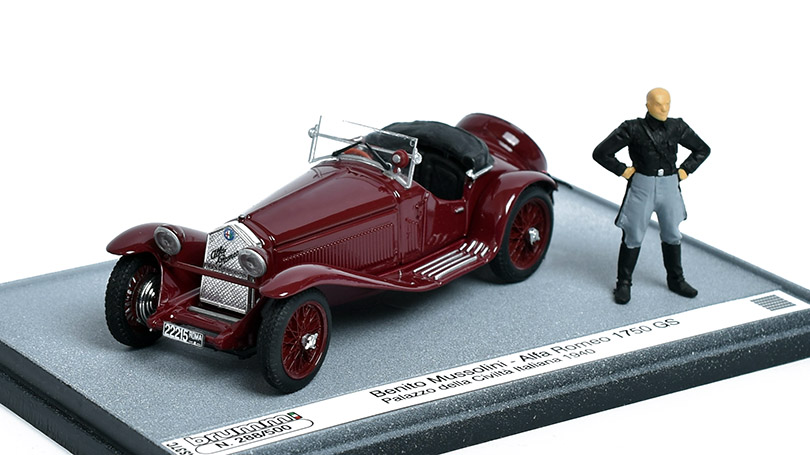 Alfa Romeo 1750GS 1940 s figurkou Mussoliniho 1:43 - Brumm 