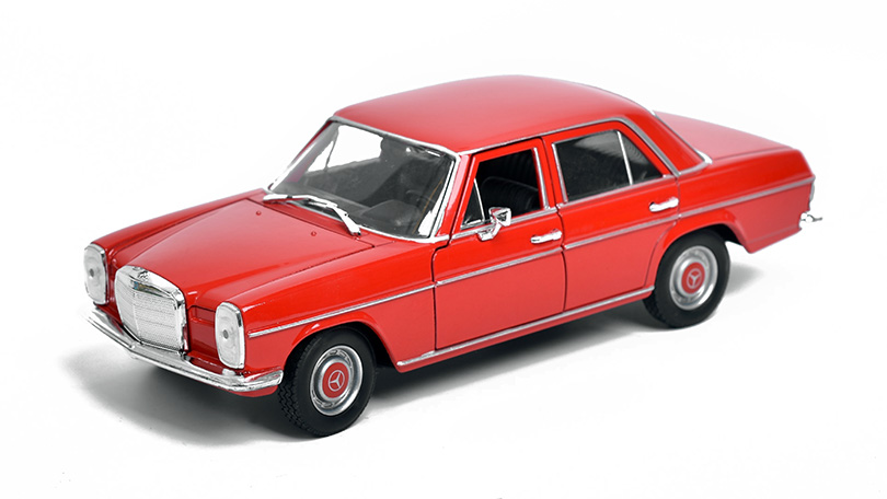 Mercedes 220 W115 1968 červená 1:24 - Welly