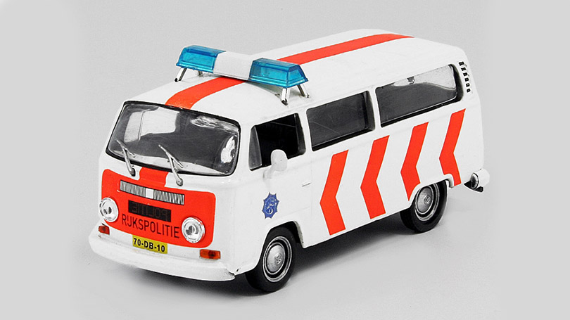 Volkswagen Type 2 T2B 1975 Rijkspolitie 1:64 - GreenLight