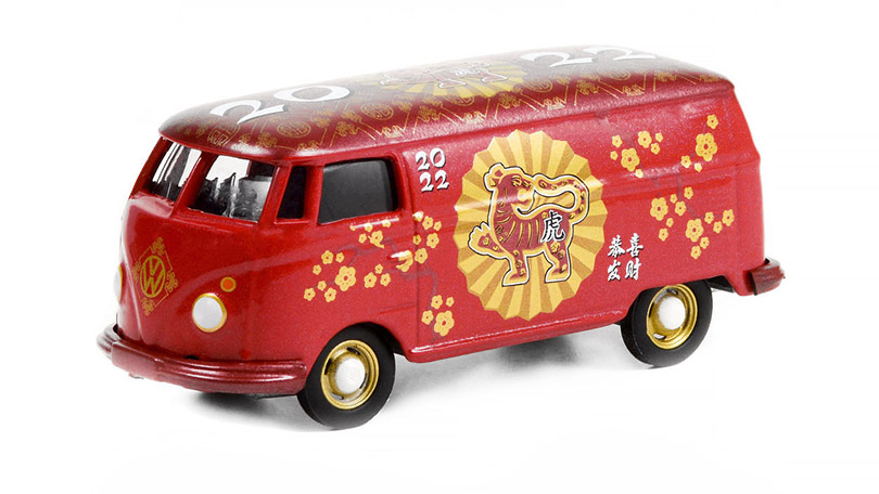 Volkswagen Type 2 Panel Van 2022 Year of the tiger 1:64 - GreenLight