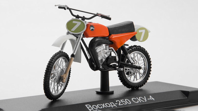 Voshod-250 SKU-4 1:24 - MODIMIO Collections Naše Motocykly časopis s modelem #22