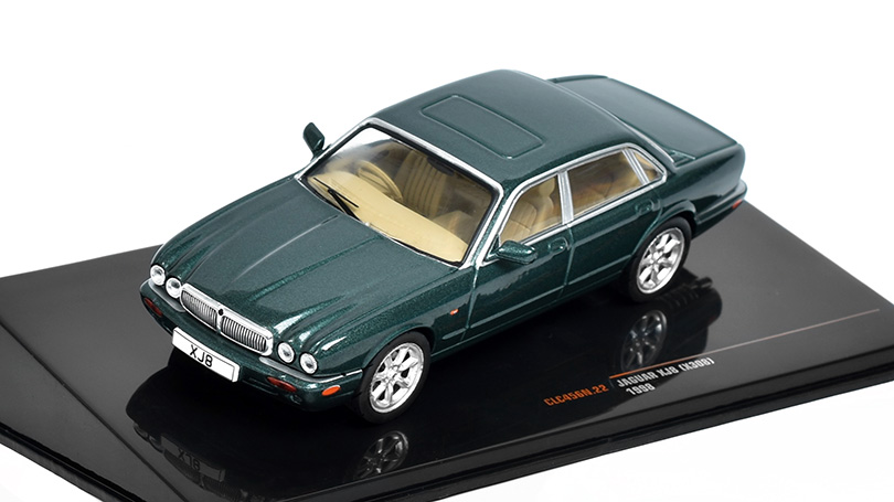 Jaguar XJ8 (X308) 1998 1:43 - IXO Models 