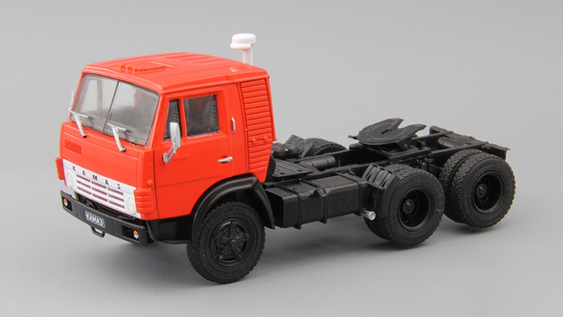 KAMAZ 54112 1:43 - Autolegendy SSSR náklaďáky časopis s modelem