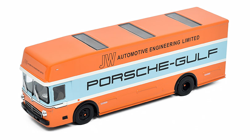 Mercedes Benz Race Transporter Porsche Gulf 1:64 - Schuco