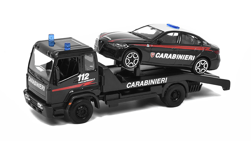 Odtahovka s modelem Alfa Romeo Giulia Carabinieri 2015 - 1:43 Bburago