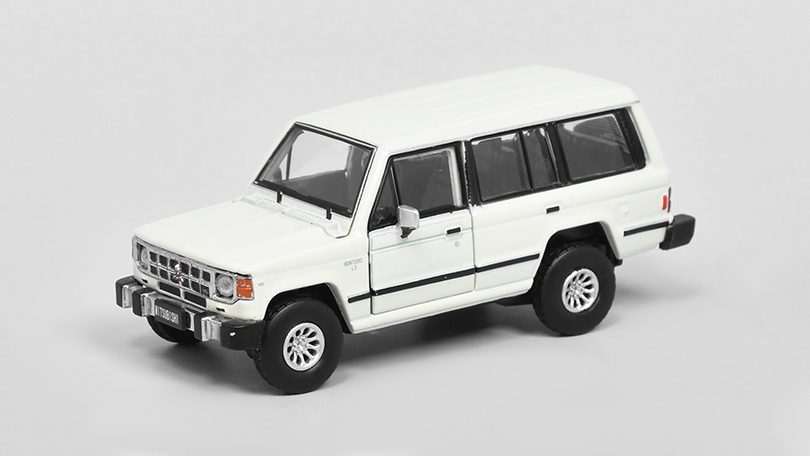 Mitsubishi Pajero MKI LHD béžová 1:64 - BM Creations