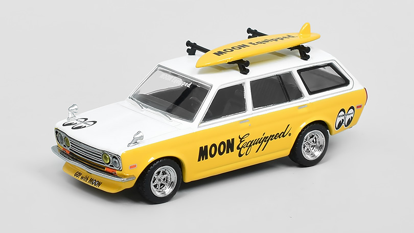 Datsun Bluebird 510 Wagon Moon Equipped 1:64 - TARMAC Models