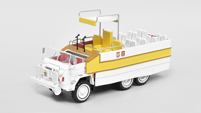 STAR 660 M2 Papamobile 1:43 Legendární náklaďáky PRL-u časopis s modelem #53