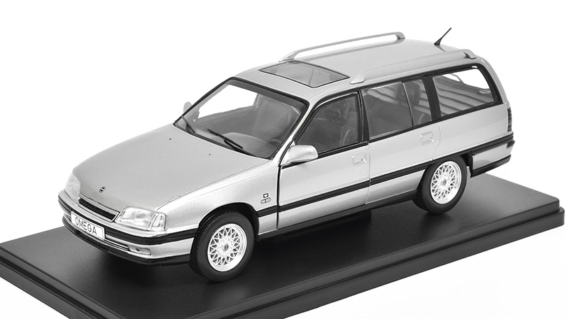 Opel Omega A2 Caravan 1:24 - WhiteBox 