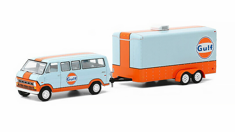 Ford Club Wagon 1972 + přívěs Gulf Oil 1:64 - GreenLight