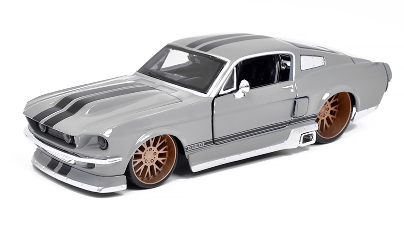 Ford Mustang GT 1967 šedý 1:24 - Maisto