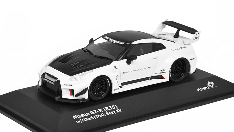 Nissan GT-R (R35) LBWK bílý 1:43 - Solido 