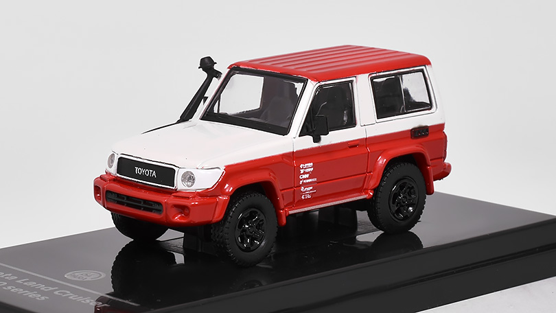 Toyota Land Cruiser 71 2014 červená / bílá 1:64 - PARAGON Models