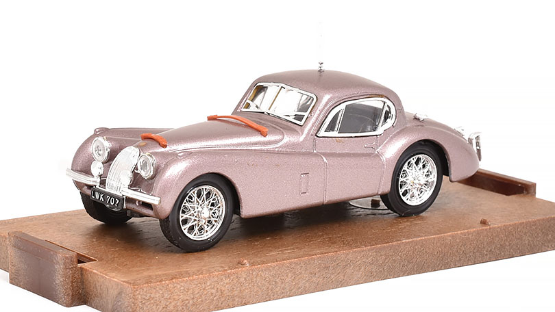 Jaguar XK120 1948 Linas - Montlhléy 1:43 - Brumm - Model ze sbírky