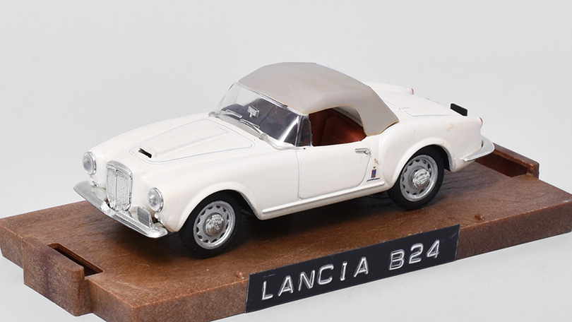 Lancia B24 Spider 1955 bílá 1:43 - Brumm - Model ze sbírky